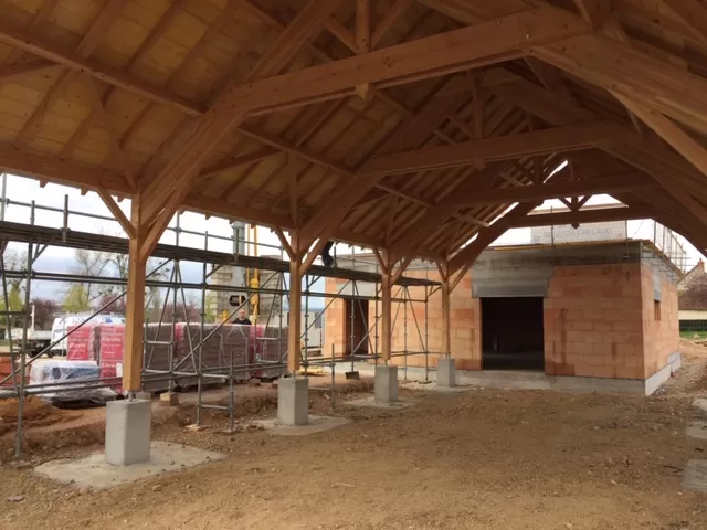 Création d'un local commercial et d'une halle couverte à Quinssaines 